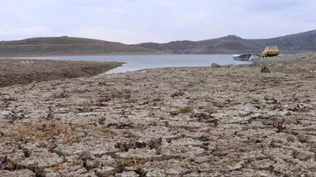 Yurdun birçok bölgesinde sağanak etkili olurken Çorum'da yağmur duası edildi