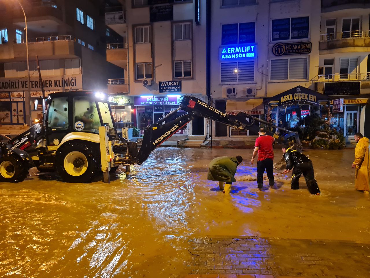 Osmaniye'de sağanak, hayatı olumsuz etkiledi