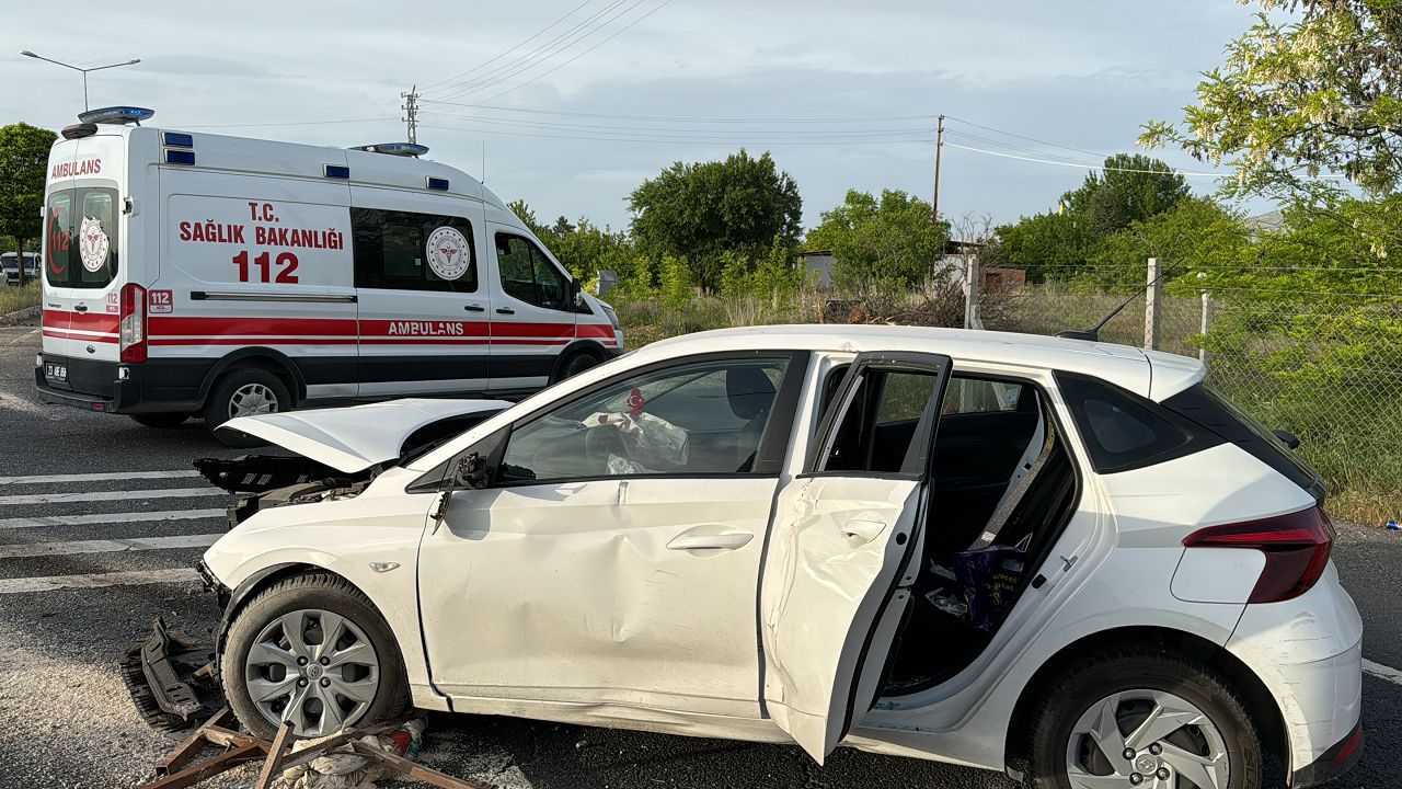 Elazığ'da iki otomobilin çarpıştığı kazada 7 kişi yaralandı