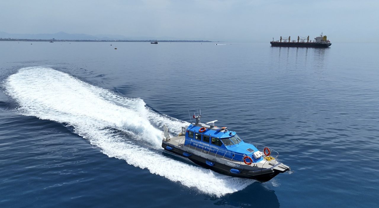 Antalya'da denizin temiz tutulması için alınan denetim teknesi göreve başladı