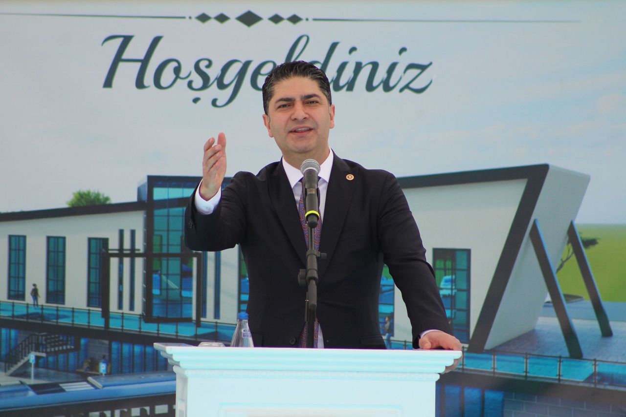 MHP'li Özdemir: Üç hilal burada desteğinizle dalgalanıyor