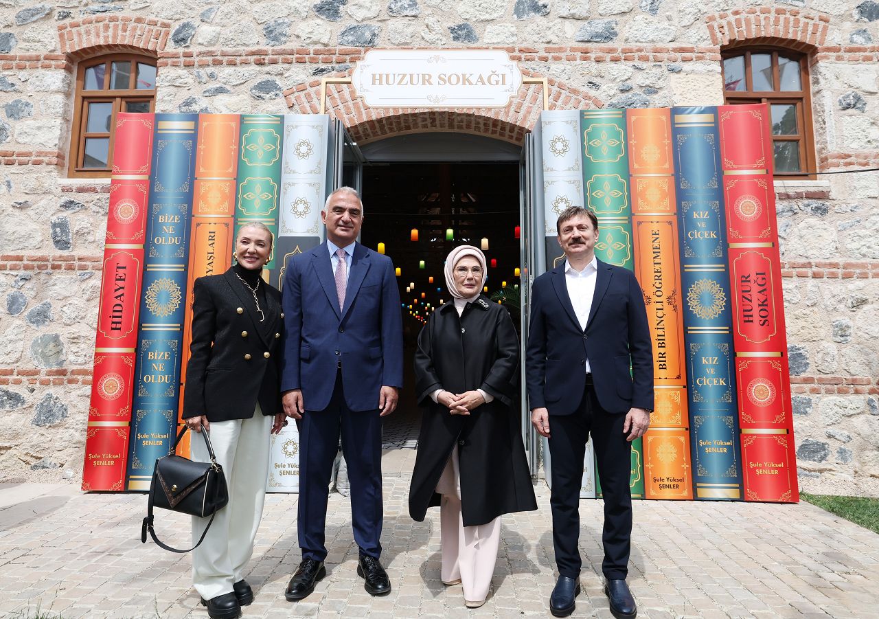 Emine Erdoğan, Şule Yüksel Şenler Vakfı Kitap ve Kültür Günleri'ni ziyaret etti