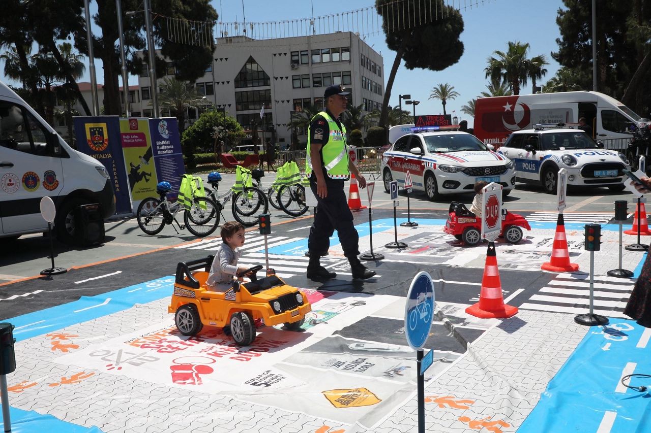 Alanya’da trafik haftasında öğrenciler bilgilendirildi