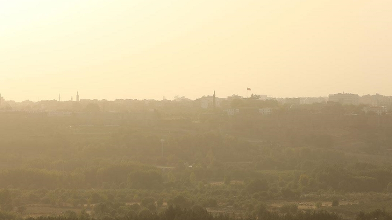 Meteoroloji'den 3 bölgeye uyarı: Çöl tozu geri geliyor!