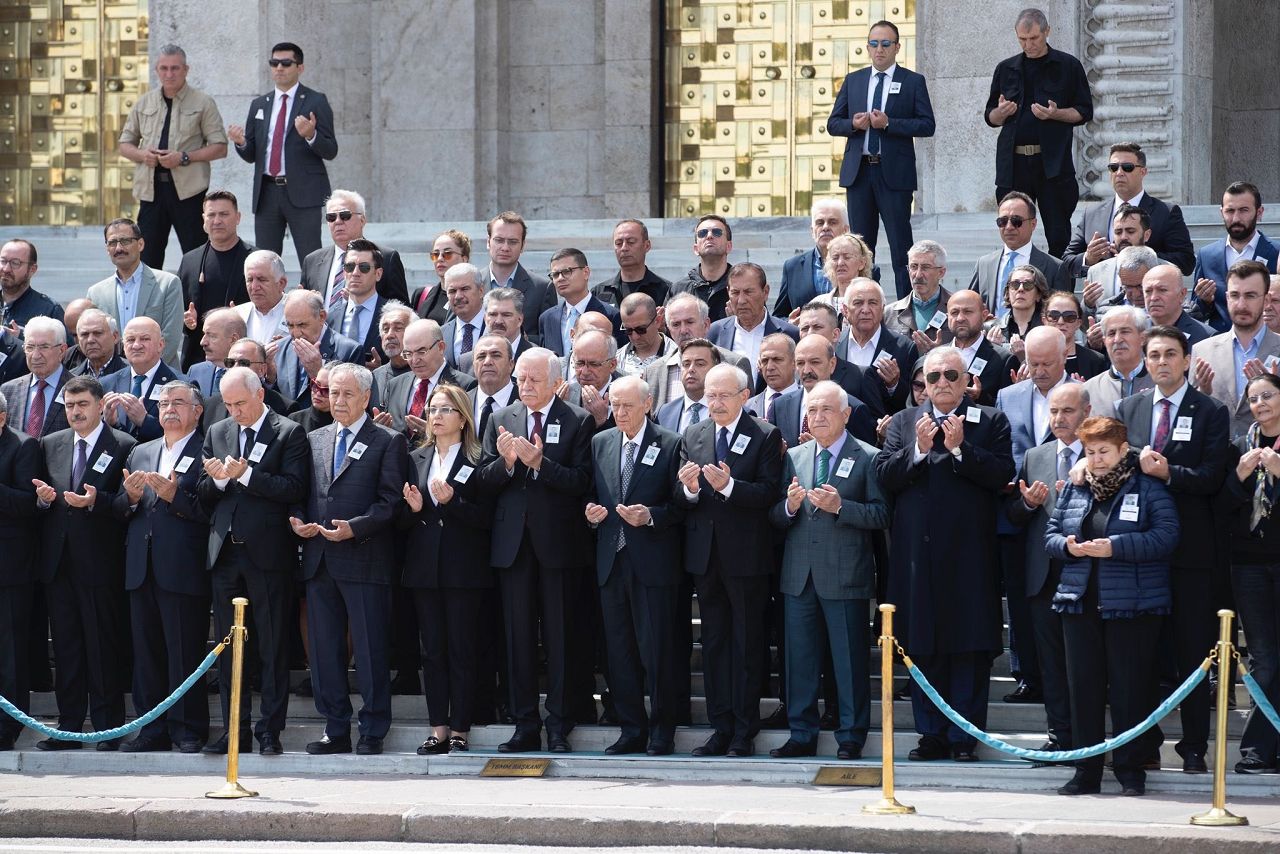 Eski bakan Bekir Aksoy için tören