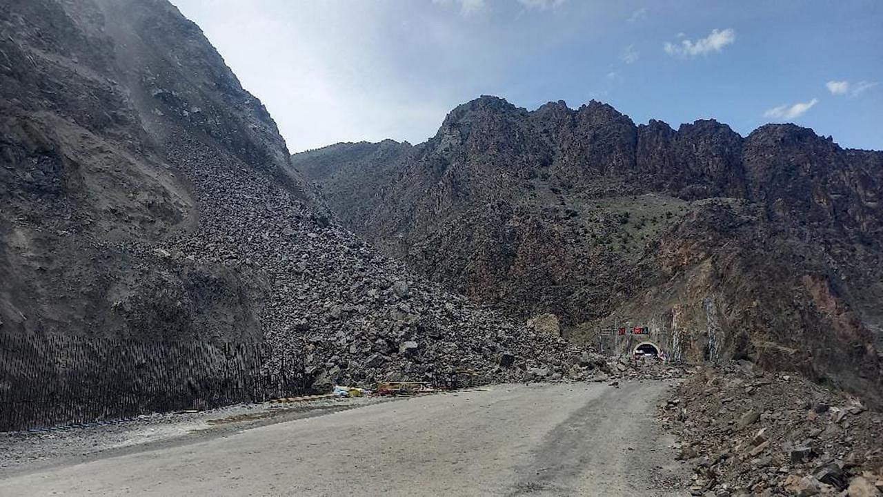 Artvin-Erzurum kara yolu kontrollü ulaşıma açıldı