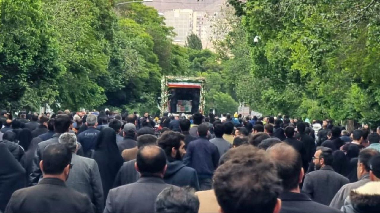 İzdiham yaşandı! İran Cumhurbaşkanı Reisi ve beraberindekiler için cenaze töreni