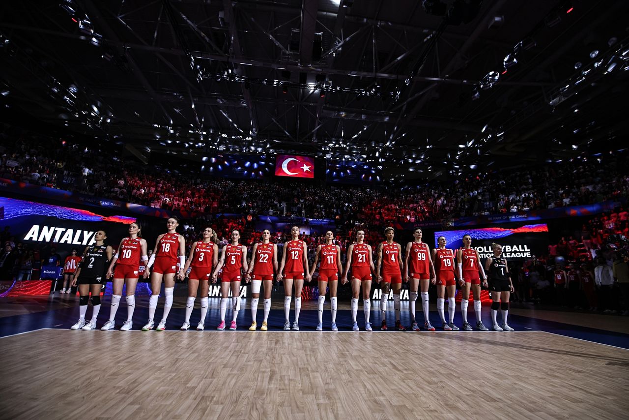 Türkiye Almanya voleybol maçı ne zaman? Filenin Sultanları ABD maçı saat kaçta?