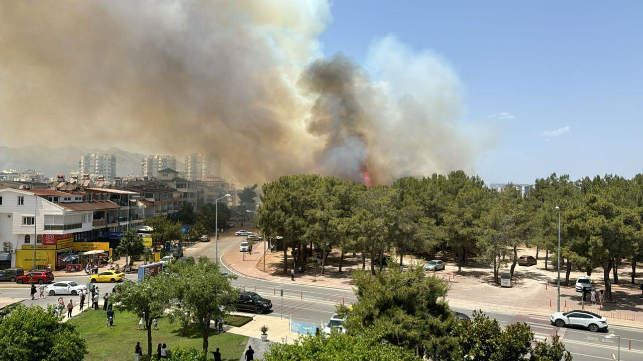 Antalya'da iki noktada orman yangını