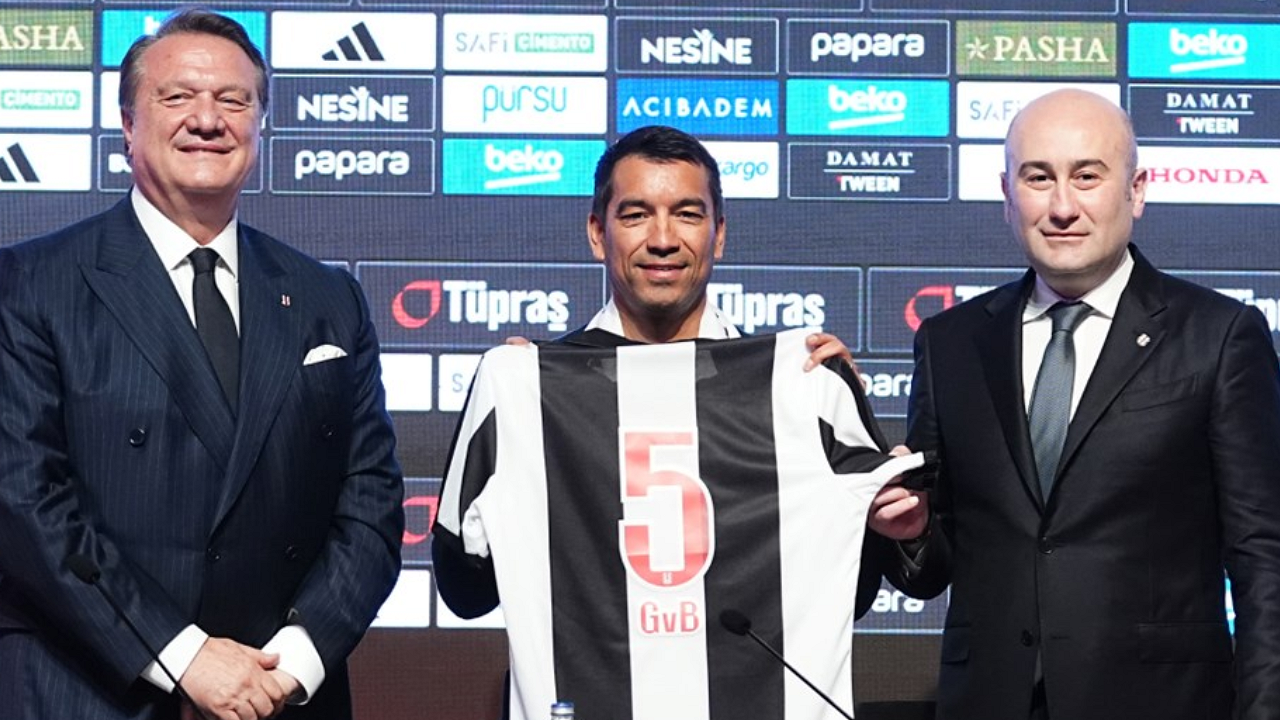 Bronckhorst, Beşiktaş'a imzayı attı: İşte oyun planı