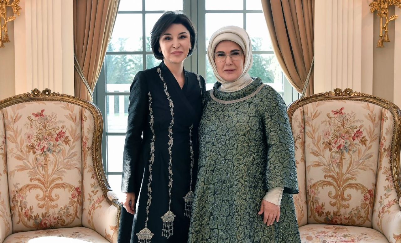 Emine Erdoğan, Özbekistan Cumhurbaşkanı Şevket Mirziyoyev'in eşi Ziroat Mirziyoyeva ile bir araya geldi