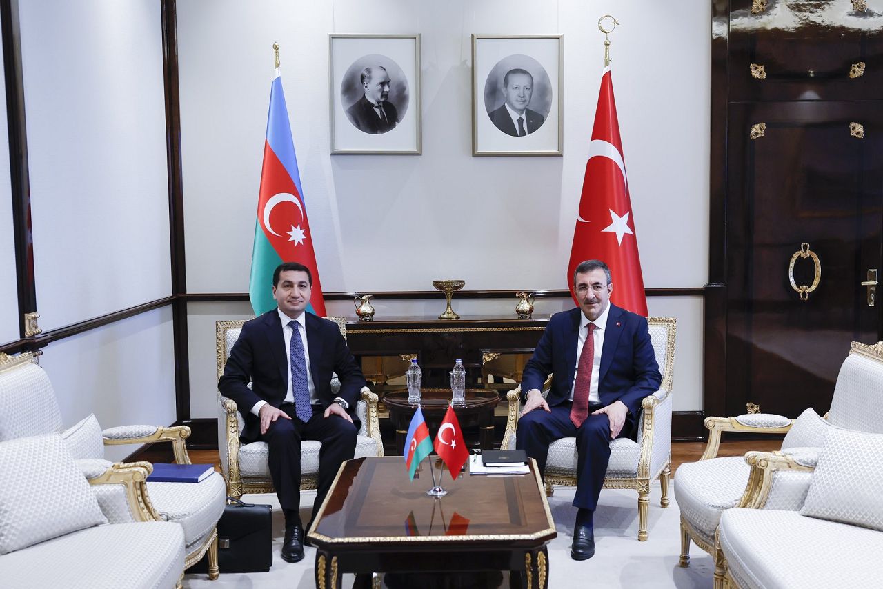 Cumhurbaşkanı Yardımcısı Yılmaz, mevkidaşı Hacıyev ile görüştü