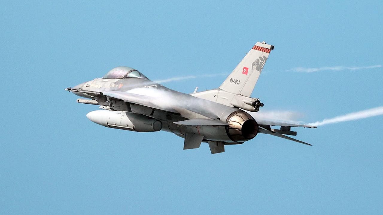 Türkiye, F-16 uçağı ile göreve katıldı