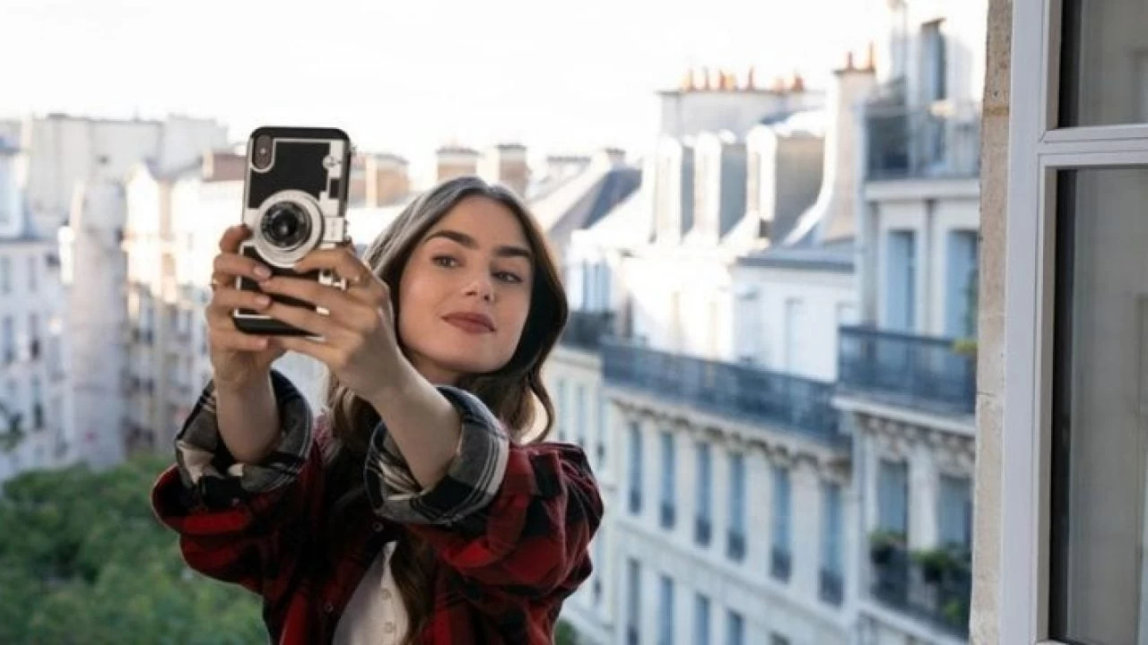 Emily in Paris, iki ülkeyi karıştırdı!