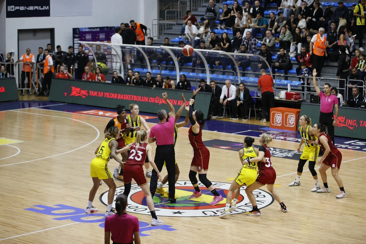 Kadınlar, pota derbisinde galip Fenerbahçe