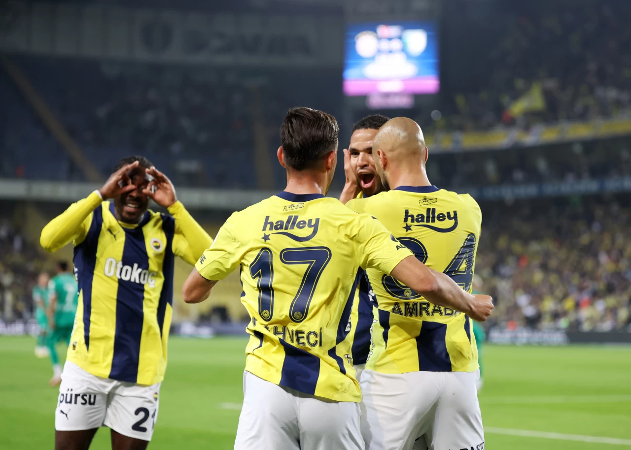 Fenerbahçe evinde golcüleriyle güldü