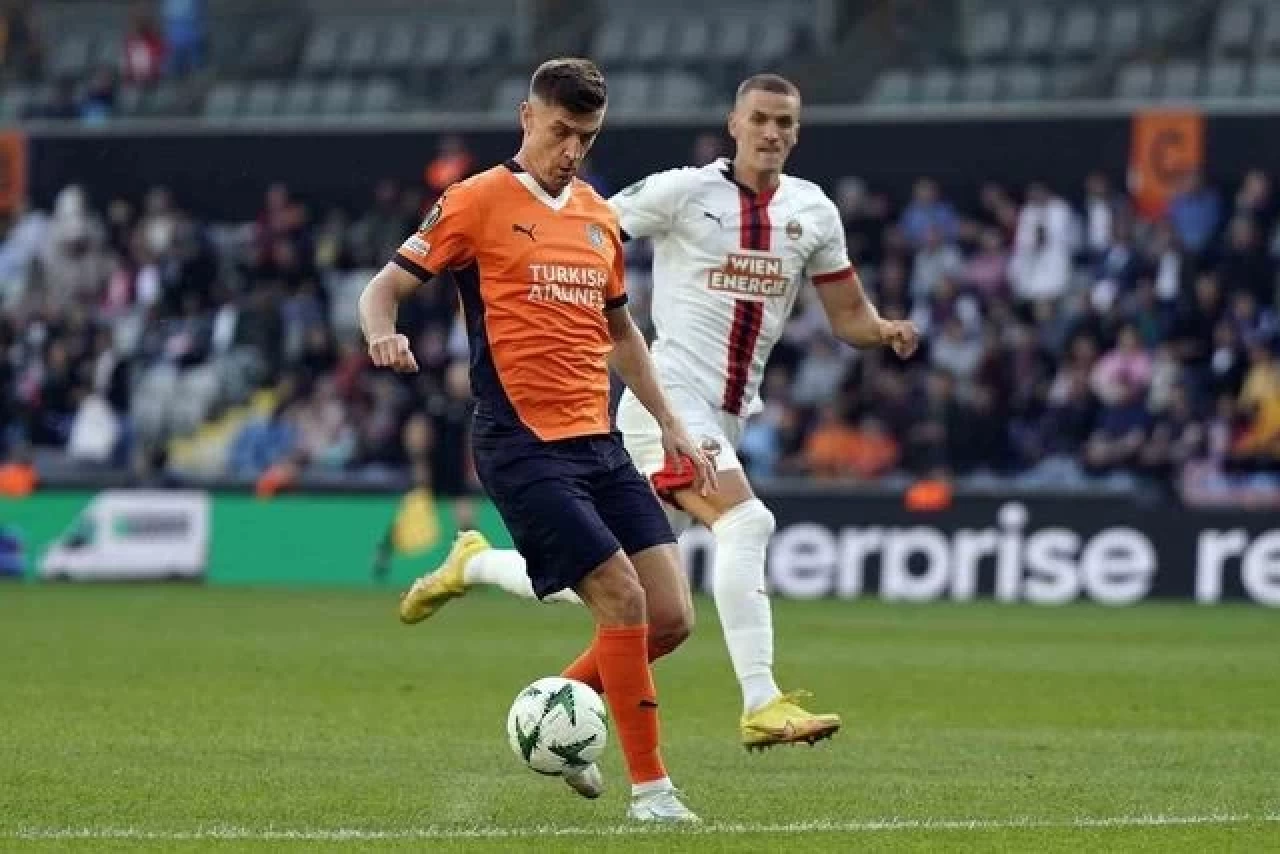 Başakşehir sahasında Rapid Wien'e 2-1 mağlup oldu