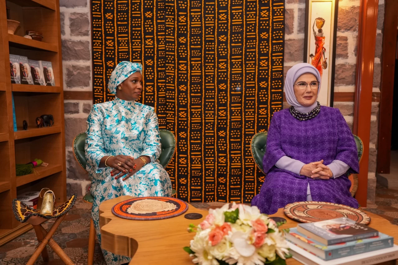 Emine Erdoğan, Senegal Cumhurbaşkanının eşi Marie Khone Fay ile bir araya geldi