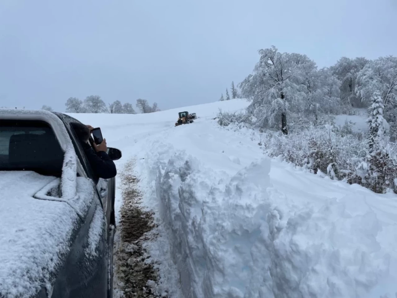 Kar nedeniyle yaylada mahsur kaldılar!