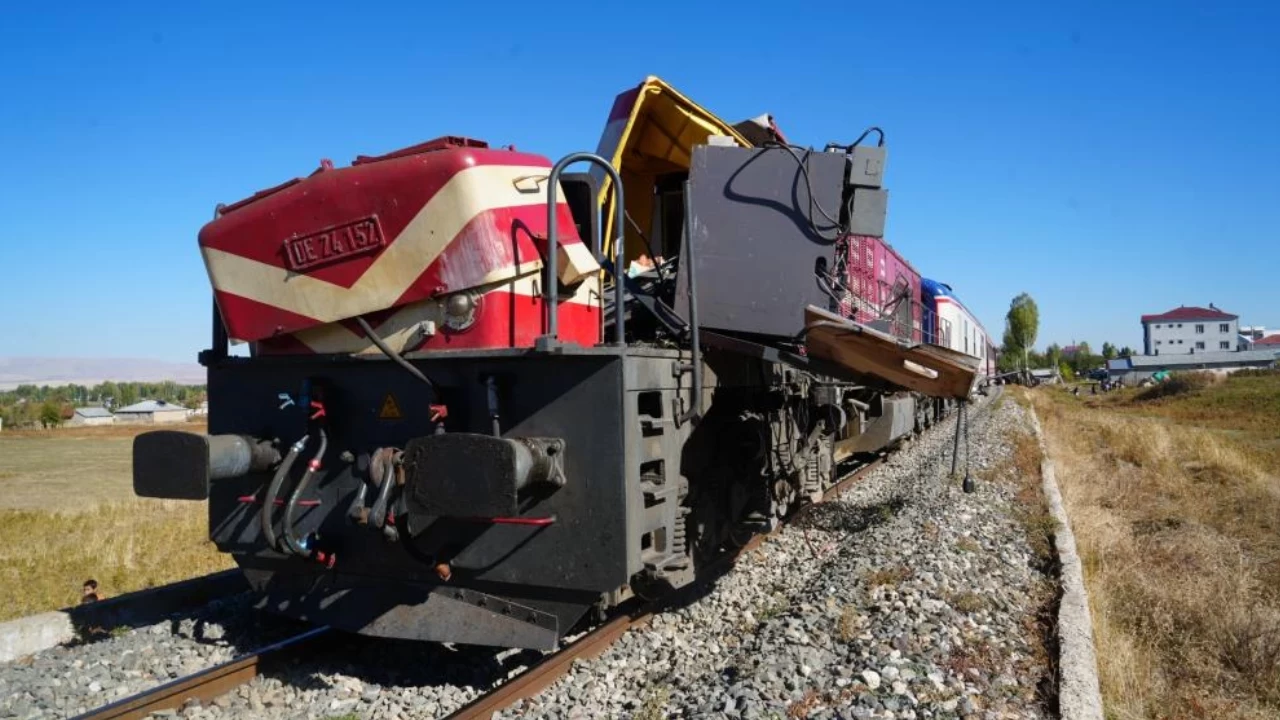 Muş'ta tren kazası: 1 can kaybı, 2 yaralı