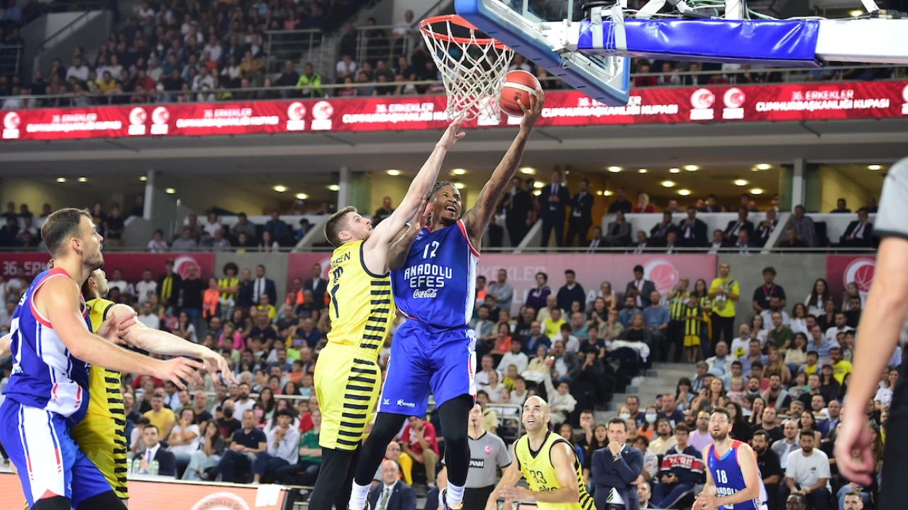 THY Avrupa Ligi’nde Anadolu Efes - Fenerbahçe derbisi