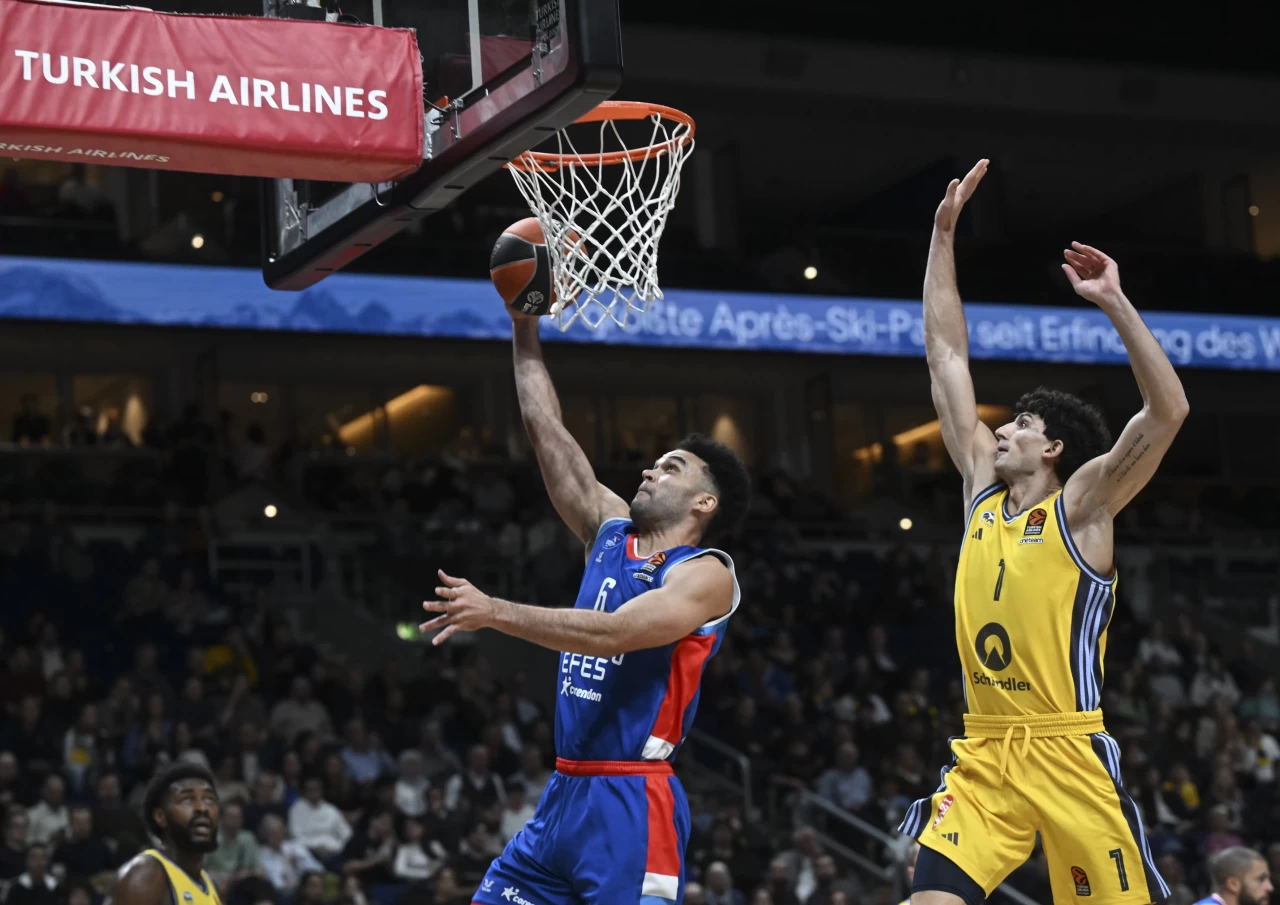 Anadolu Efes rahat kazandı