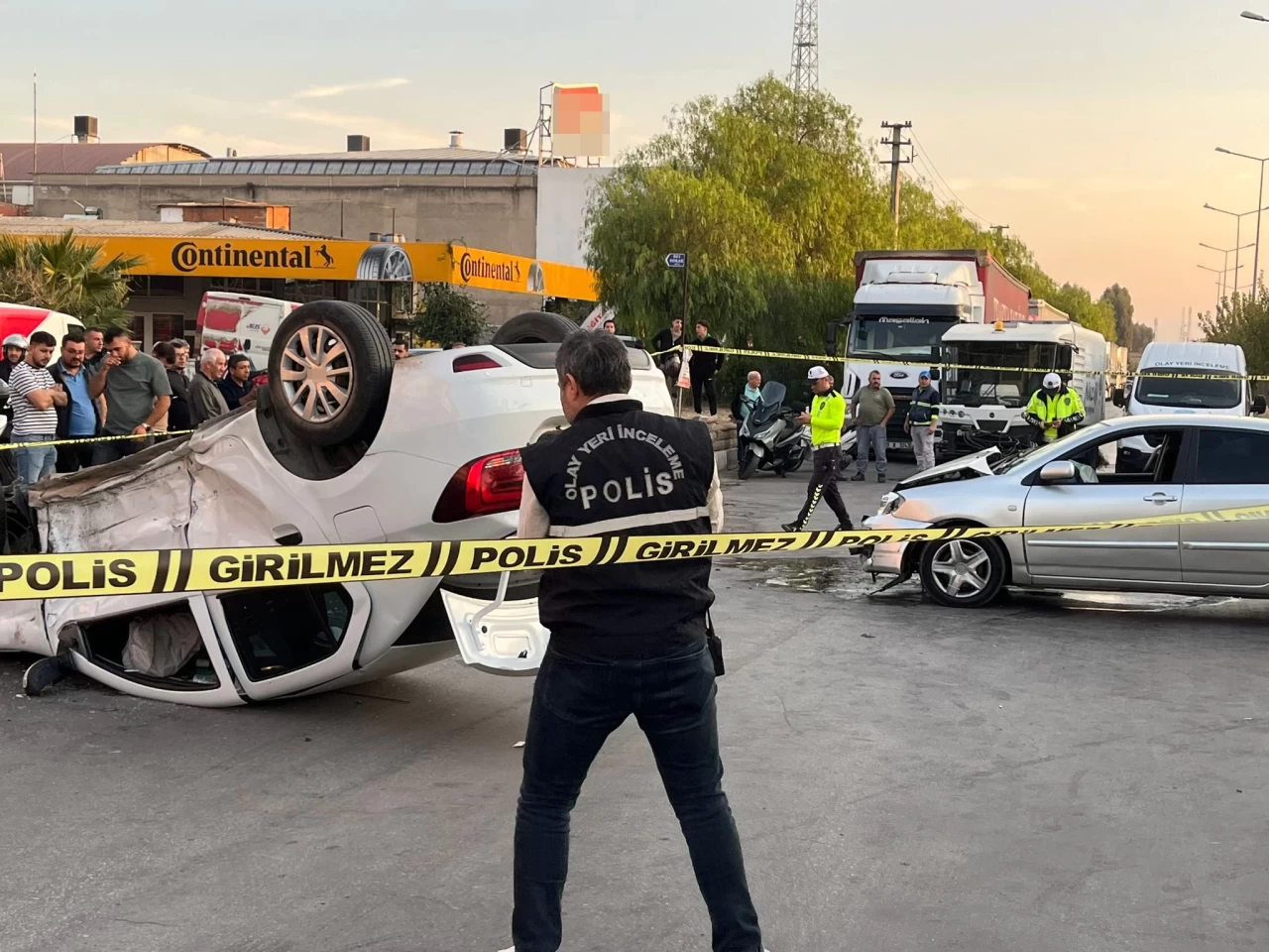 Trafik kazasında ortalık savaş alanına döndü