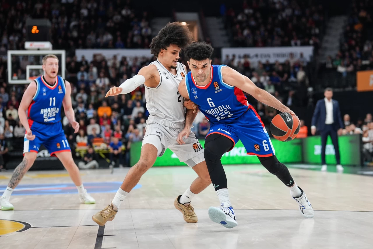 Anadolu Efes, THY Avrupa Ligi’nde evinde Paris Basket’e mağlup oldu