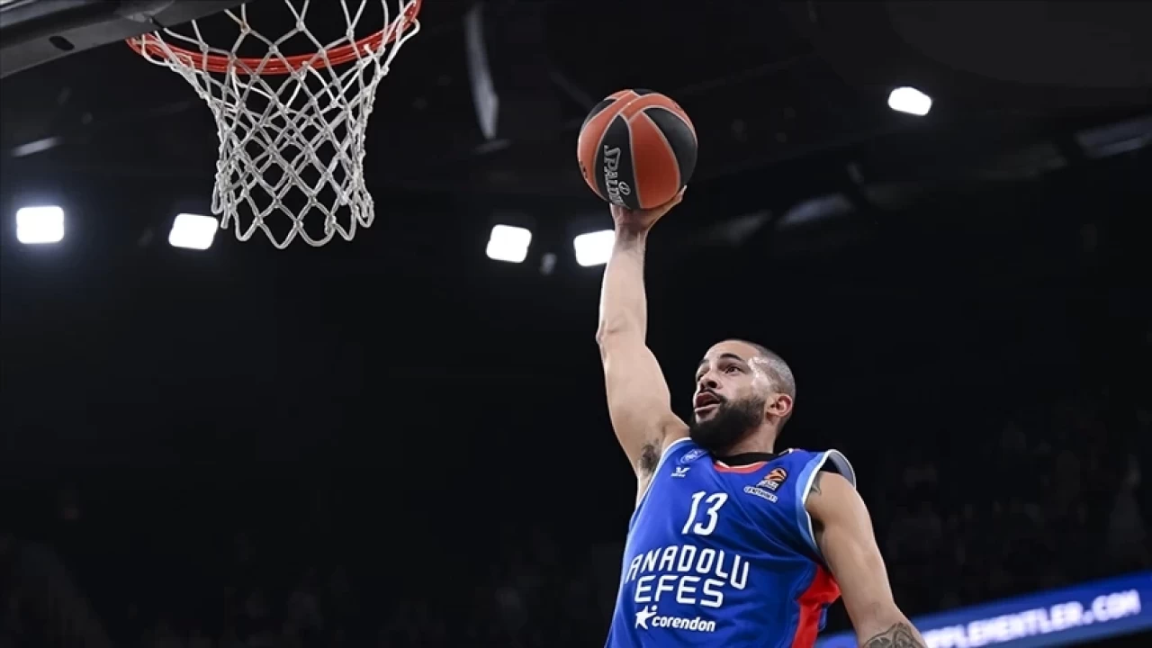 Anadolu Efes, Real Madrid deplasmanında galibiyet peşinde