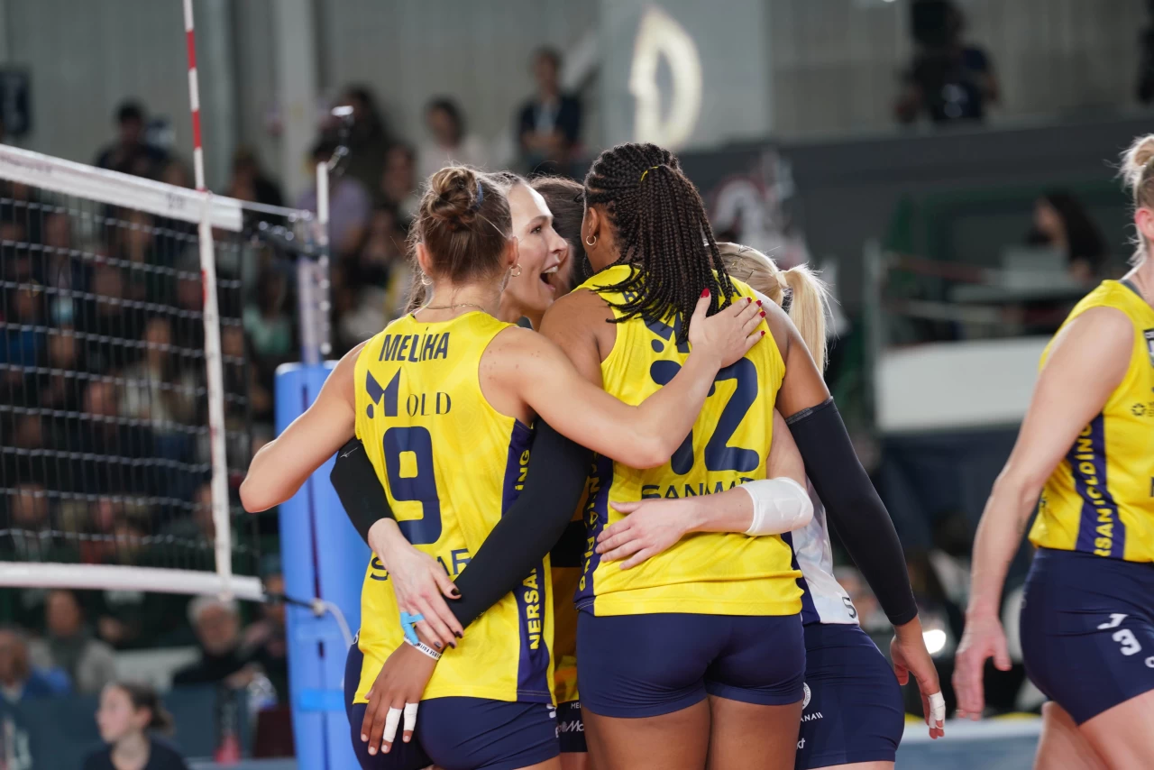 Fenerbahçe Kadın Voleybol takımı CEV Şampiyonlar Ligi’nde namağlup zirvede!