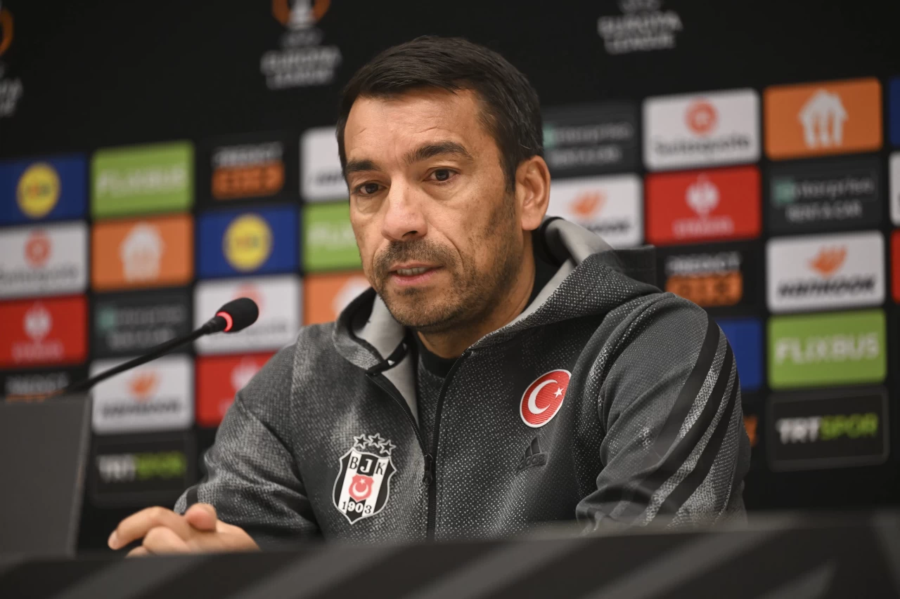 Beşiktaş'ta van Bronckhorst, kritik Maccabi Tel Aviv maçı öncesi konuştu