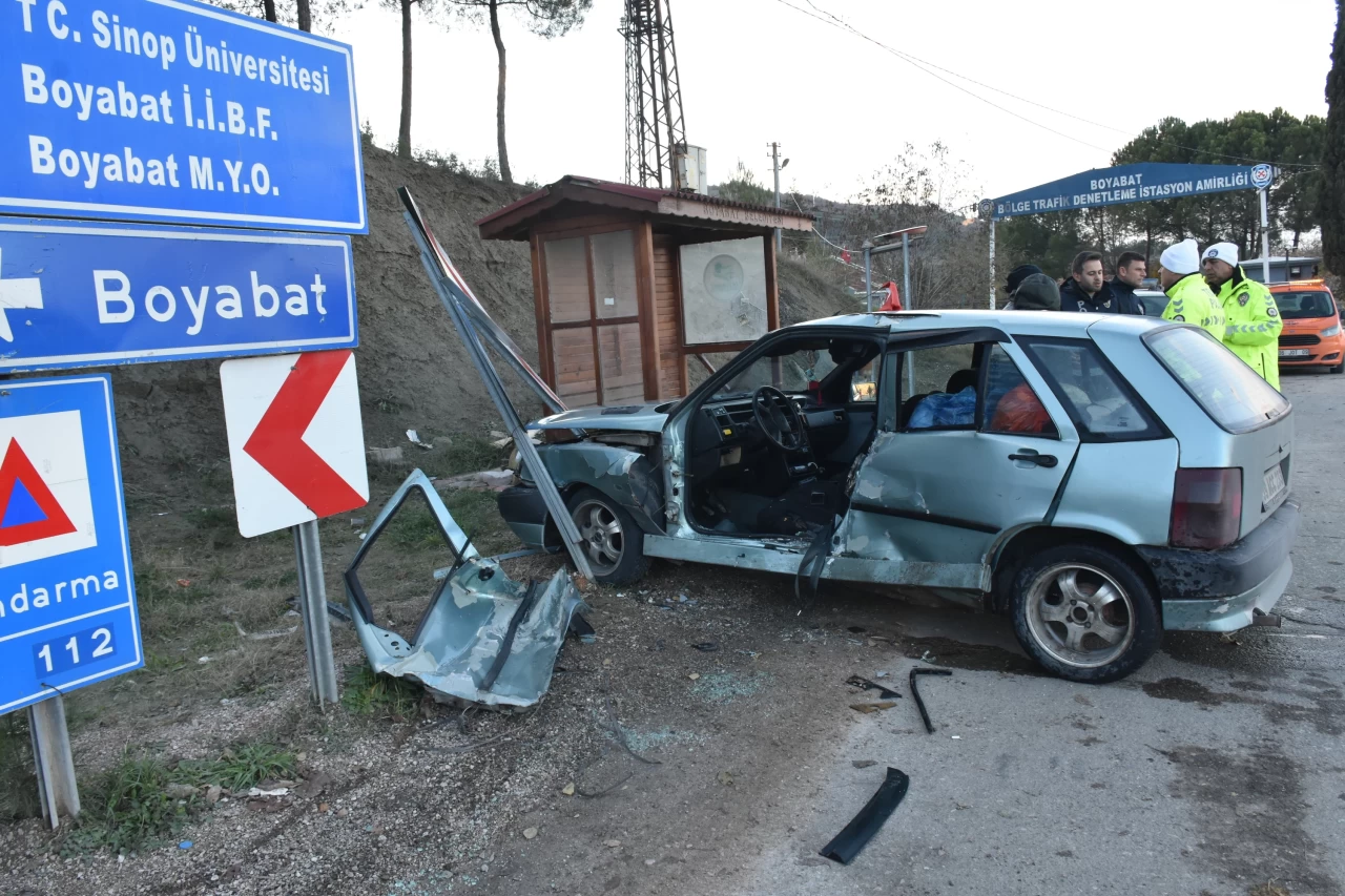 Sinop'ta iki otomobil çarpıştı: 5 yaralı