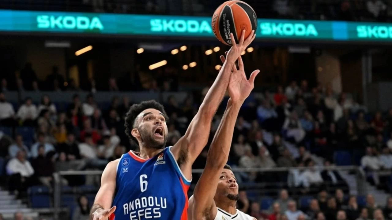 Anadolu Efes’in rakibi Paris Basketbol