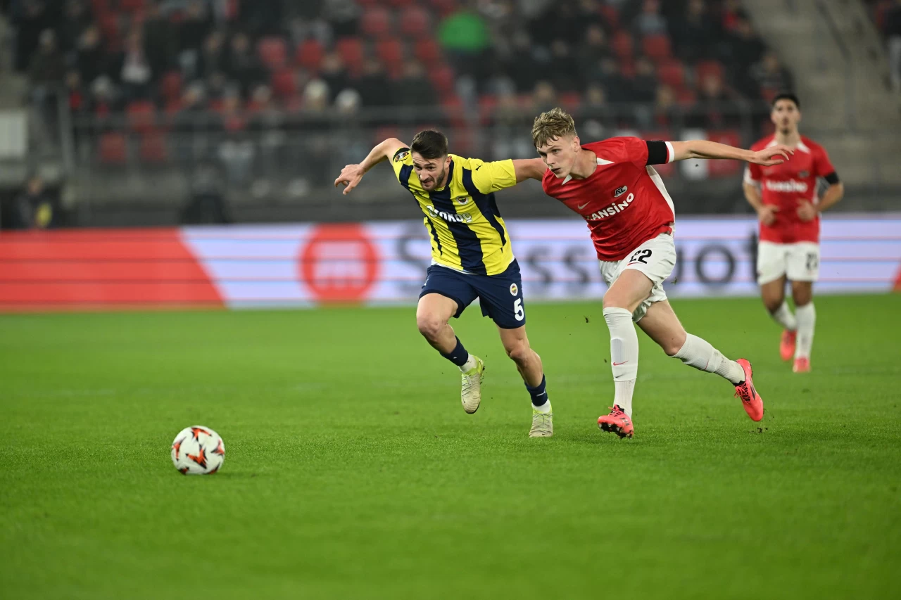 Fenerbahçe Hollanda'dan eli boş döndü | AZ Alkmaar 3 Fenerbahçe 1 maç özeti