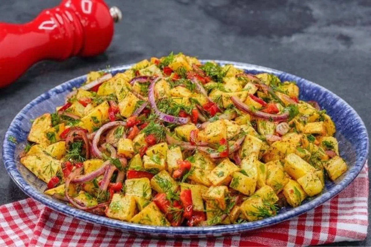 Patates Salatası Kaç Kalori? Besin Değerleri ve Sağlığa Faydaları