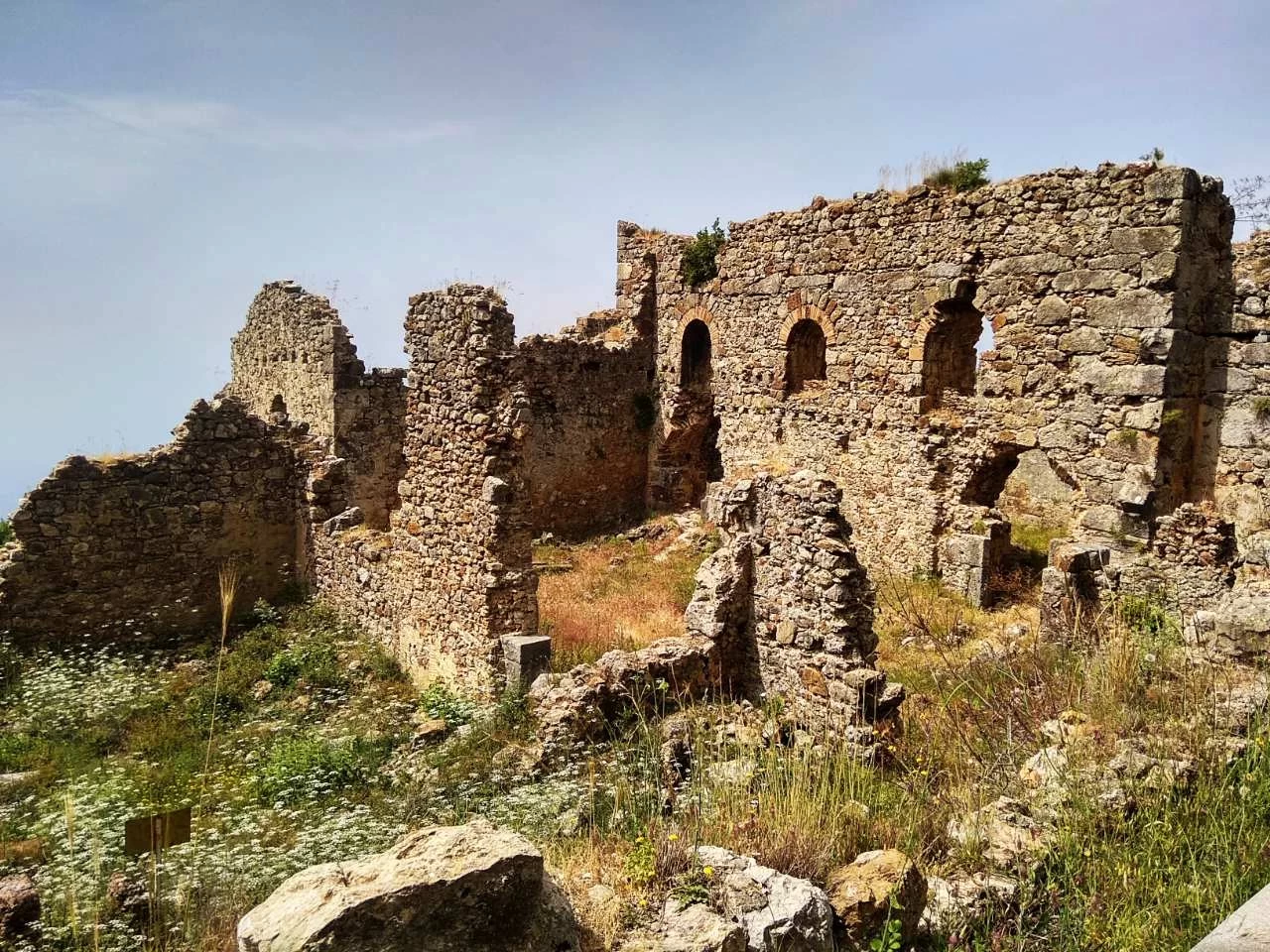 Syedra Antik Kenti'nde yürütülen kazı çalışmalarıyla hazırlanan kitap tanıtıldı