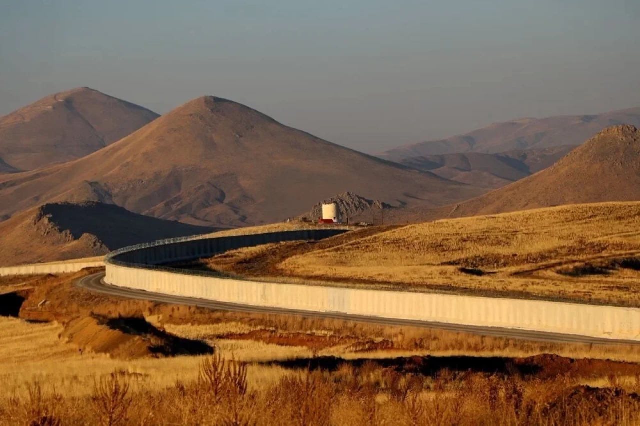 Türkiye-İran sınırında 25 katmanlı güvenlik duvarı: Kuş uçurtulmuyor!