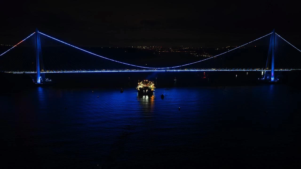 İstanbul Boğazı, gemi trafiğine yeniden açıldı