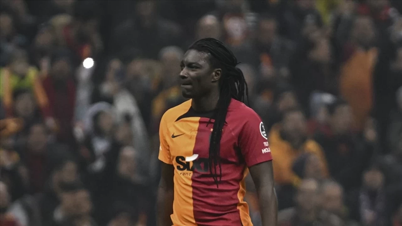 Galatasaray’ın eski yıldızı Gomis futbolu bıraktı