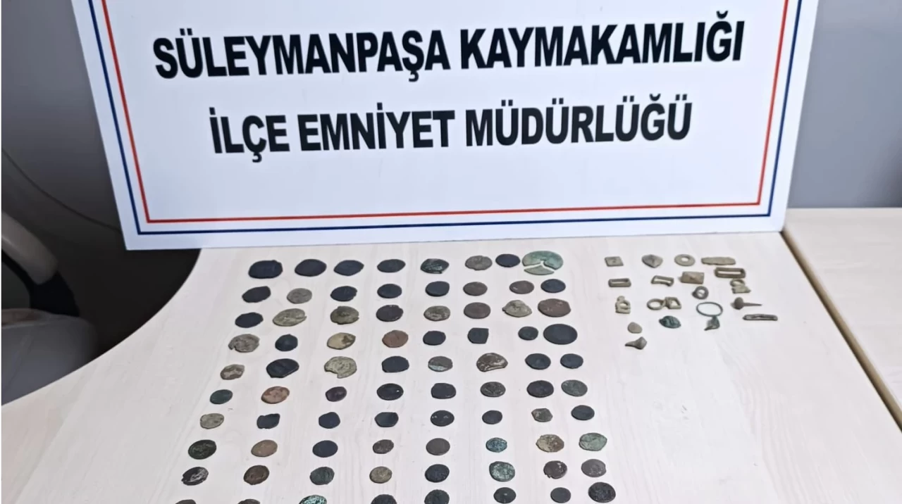 Tekirdağ'da kaçak kazı operasyonu: 145 sikke ele geçirildi