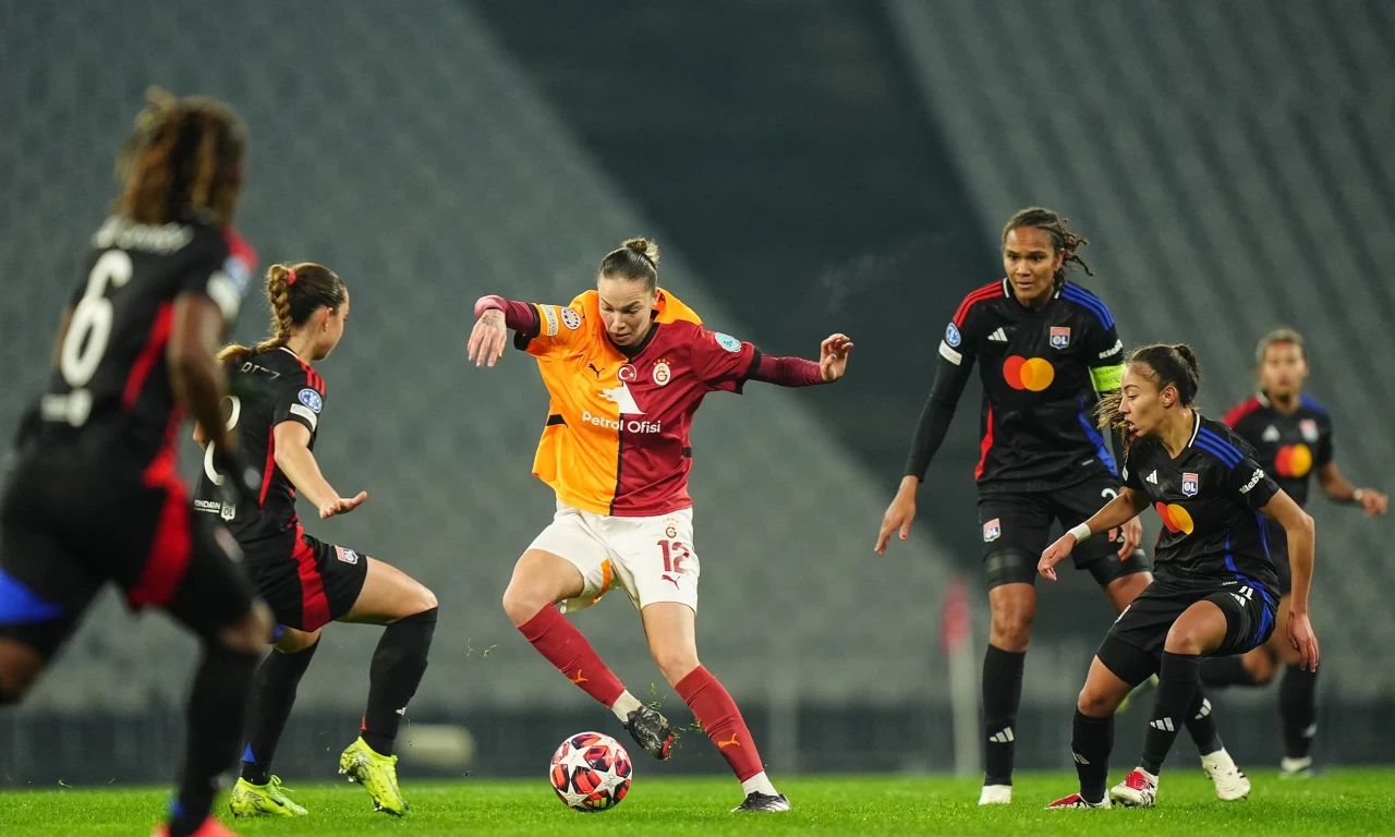 Galatasaray kadın futbol takımı Şampiyonlar Ligi'nde evinde Lyon’a farklı mağlup oldu