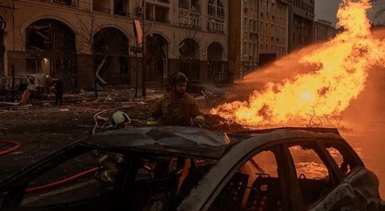 Kiev'e ölümcül füze saldırısı: 1'i çocuk 6 kişi hayatını kaybetti