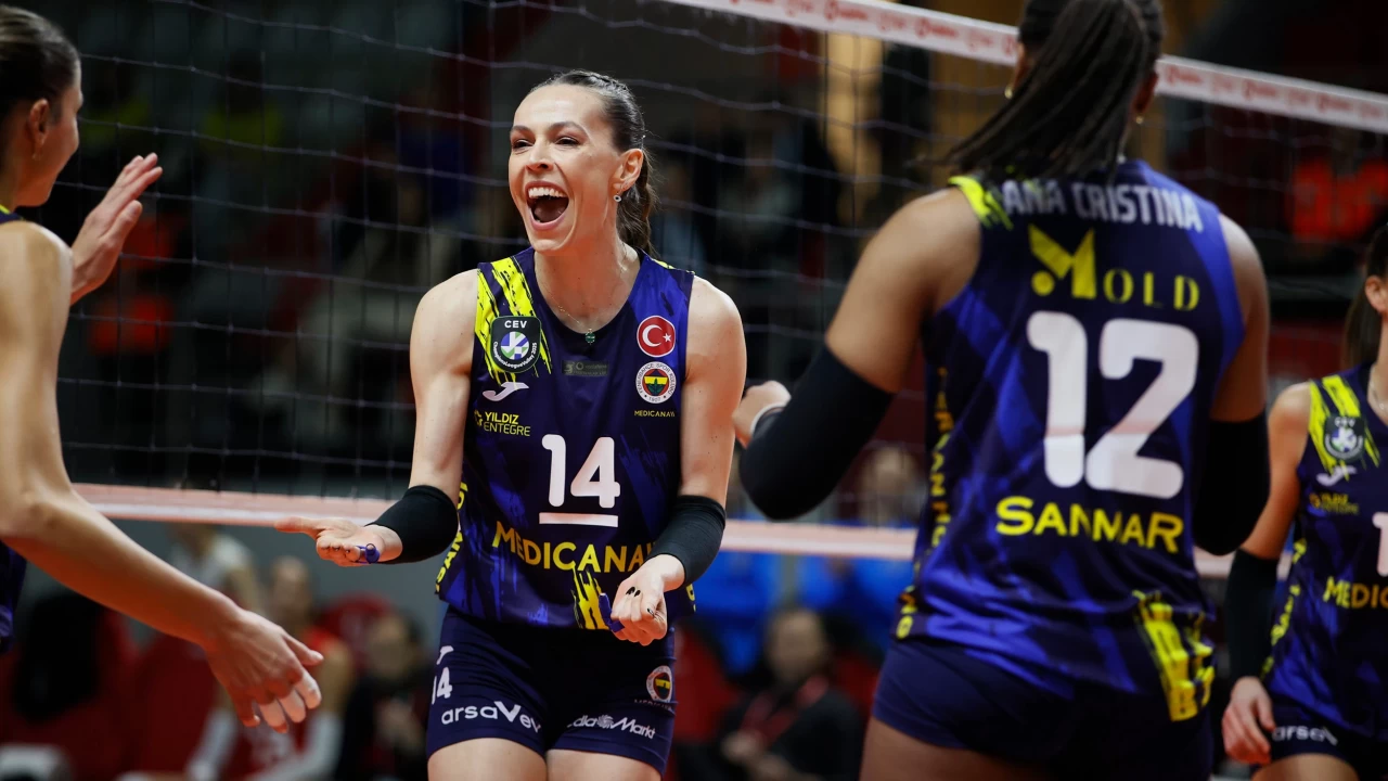 Fenerbahçe Kadın Voleybol Takımı Aydın BB karşısında kazandı