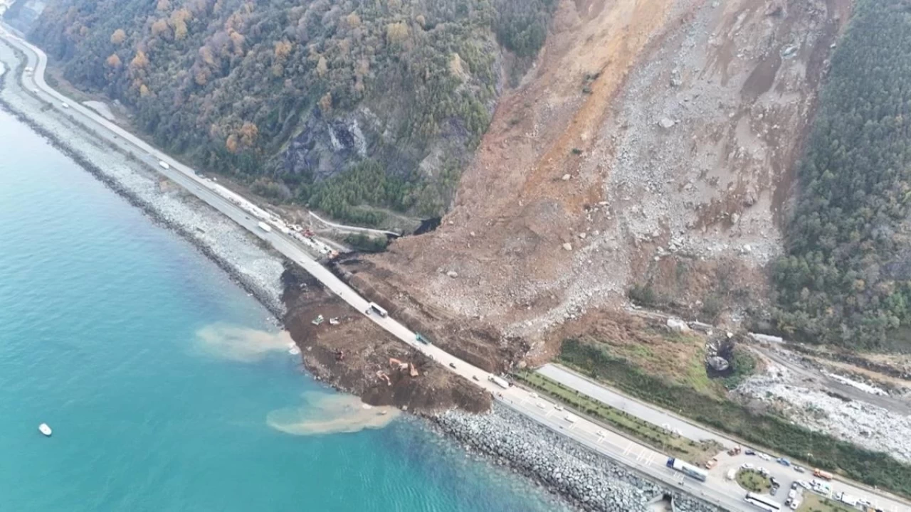 Artvin'deki heyelandan acı haber: 4 kişinin cansız bedenlerine ulaşıldı