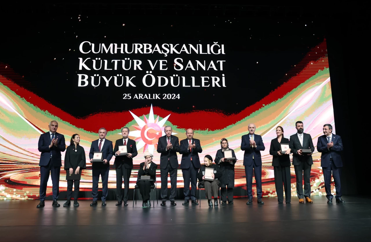 Cumhurbaşkanlığı Kültür Sanat Ödülleri: Edebiyattan tiyatroya 8 dalda ödül verildi