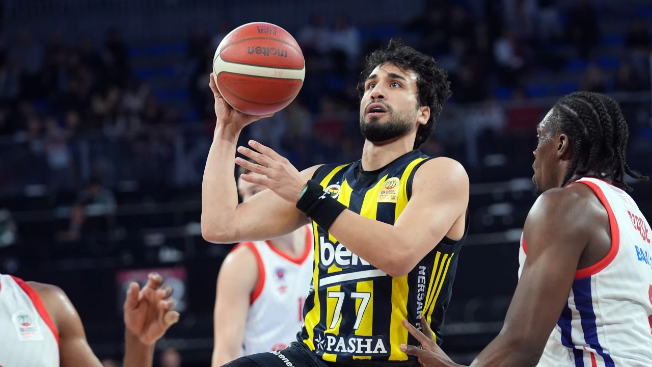 Fenerbahçe'den ayrılan Milli basketbolcu Erten Gazi, Dinamo Sassari’ye transfer oldu