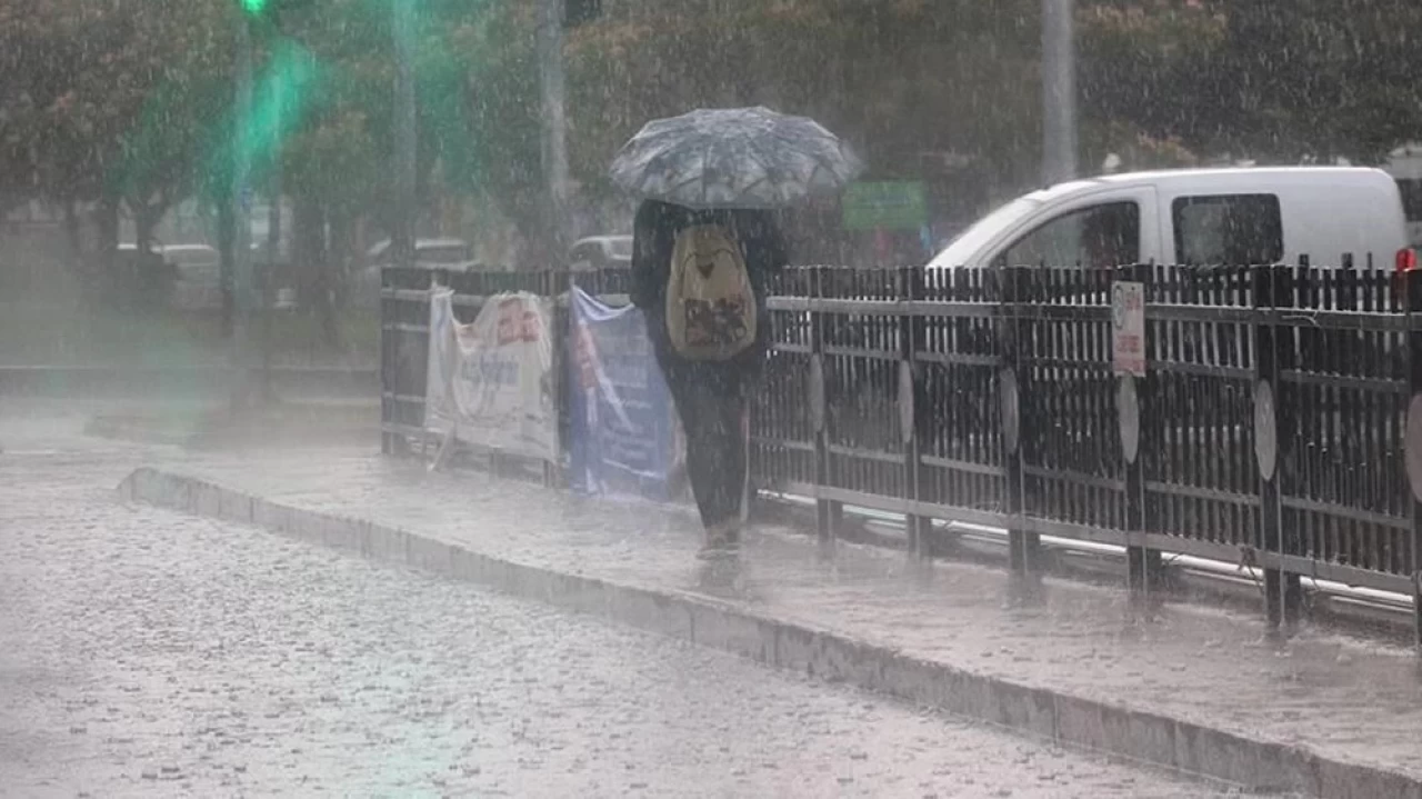 Meteoroloji uyardı: Marmara'da fırtına ve kuvvetli yağış bekleniyor!