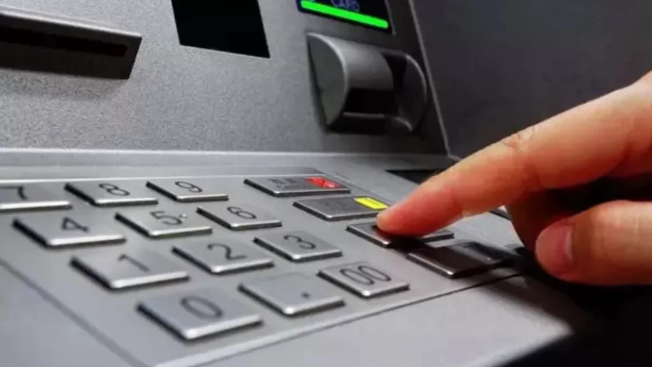 BDDK'dan şifre devrimi: ATM'ler kartları yutacak!