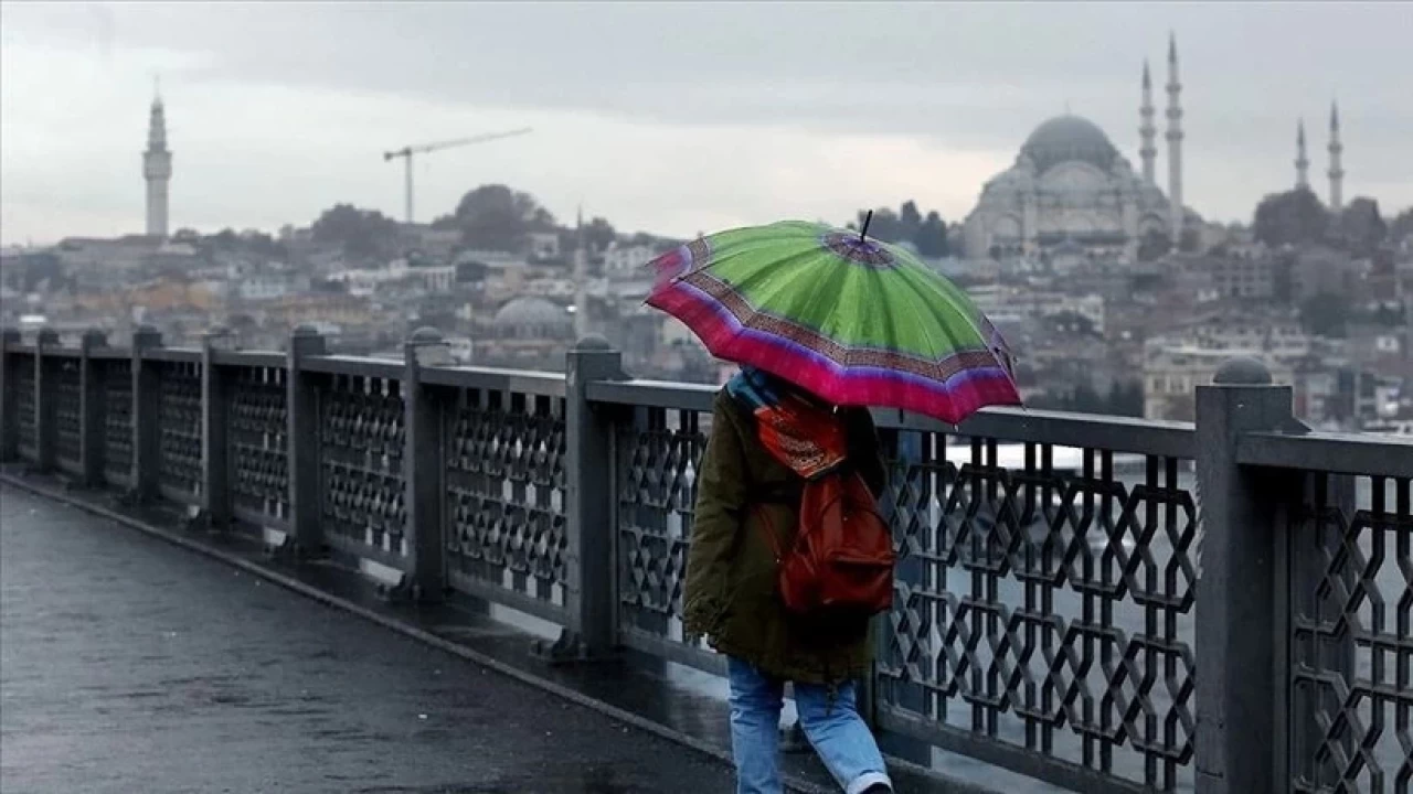 AKOM bu kez saat vererek uyardı: İstanbullular hazırlıklı olun! Kar, soğuk, fırtına...