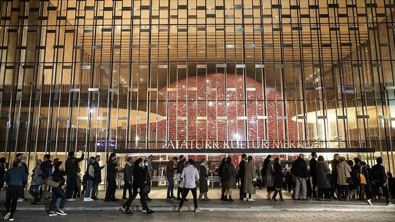 İstanbul'da etkinlik rüzgarı: Tiyatro, konser, sergi